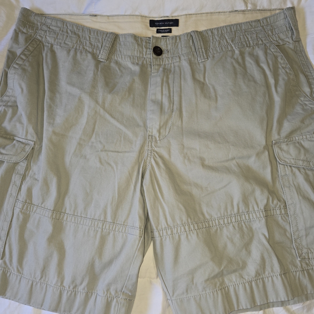 Tommy Hilfiger Men's Light Gray Cargo Shorts